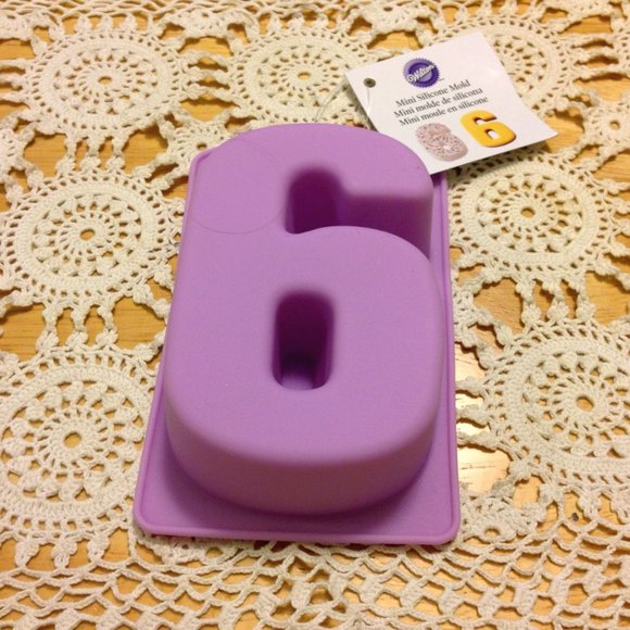 Eight new Wilton Silicone Mold Numbers Bundle - Picture 9 of 12